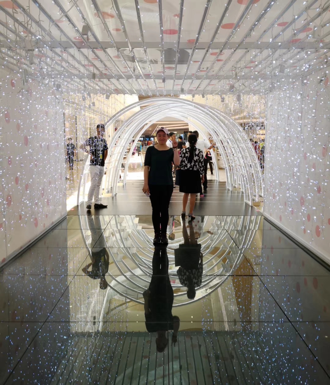 廣州企業(yè)展廳設(shè)計(jì)效果圖美陳-網(wǎng)紅空間